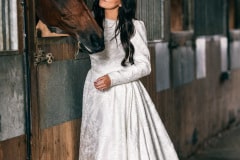 bride portraits with horse