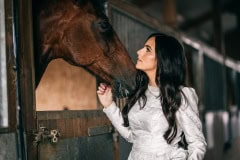 bride portrait with her horse